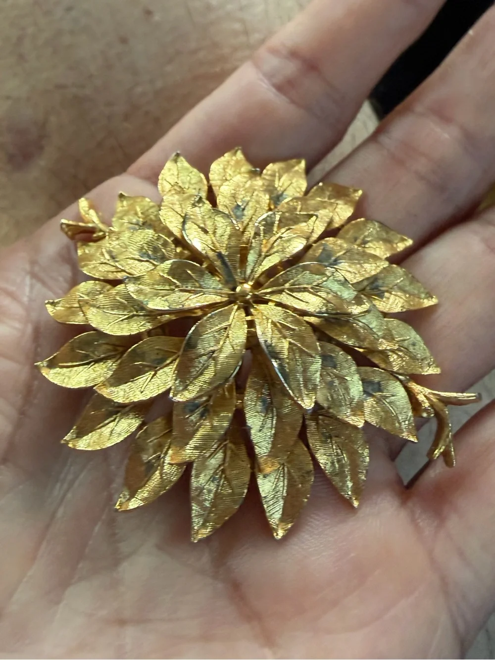 Vintage-Inspired Gold Leaf Floral Brooch - Elegant Women Jewelry